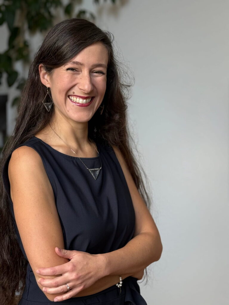 Jenny Christoffel, erfahrene Beziehungscoach und Paarberaterin aus Hilden bei Düsseldorf, unterstützt Paare und Einzelpersonen in Beziehungskrisen mit Klarheit, Empathie und Struktur.