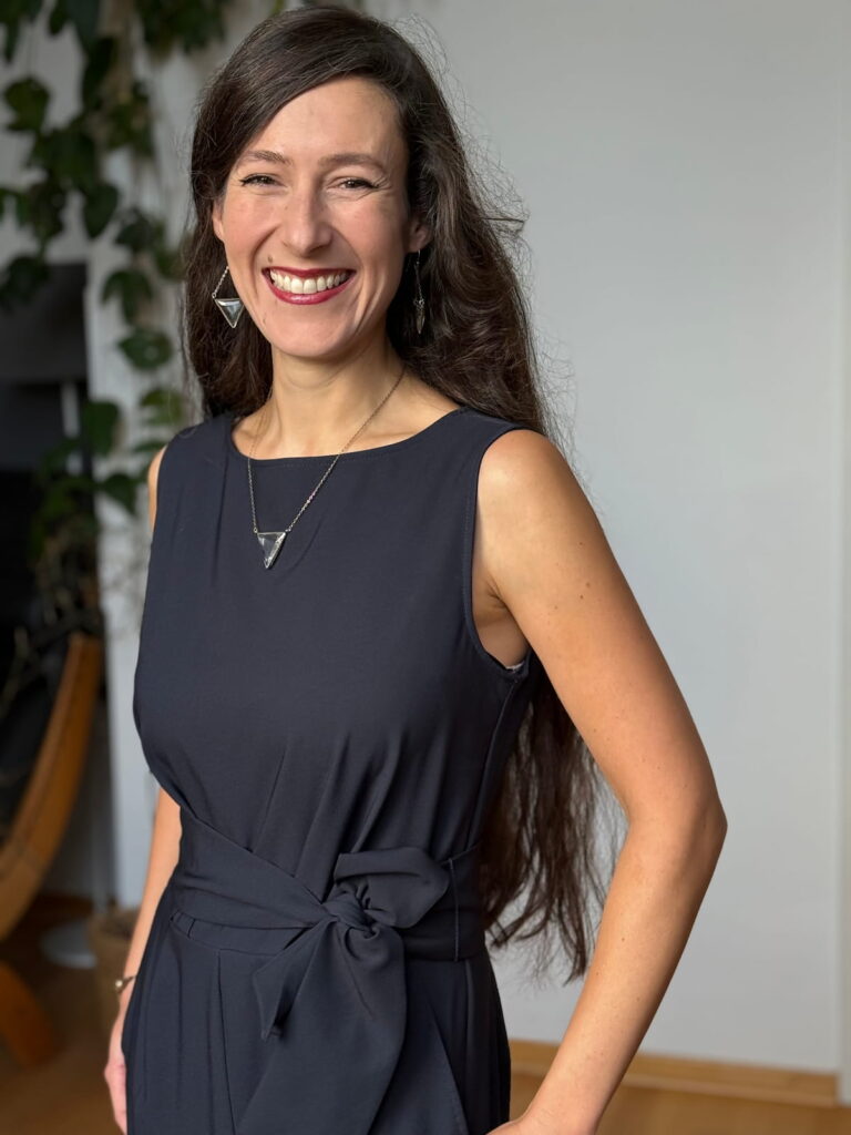 Jenny Christoffel, Beziehungscoach & Paarberaterin online und in Hilden bei Düsseldorf, unterstützt Menschen mit ihrem Klarheitskompass dabei, mehr Orientierung und innere Ruhe in Beziehungskrisen zu finden.